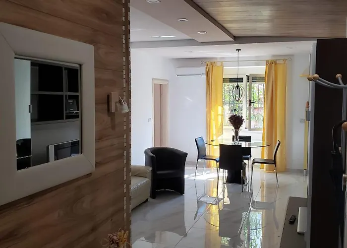 Apartman Art Gallery 2 *